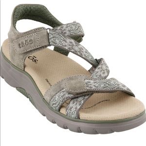 Taos Zen like new condition. Size 6